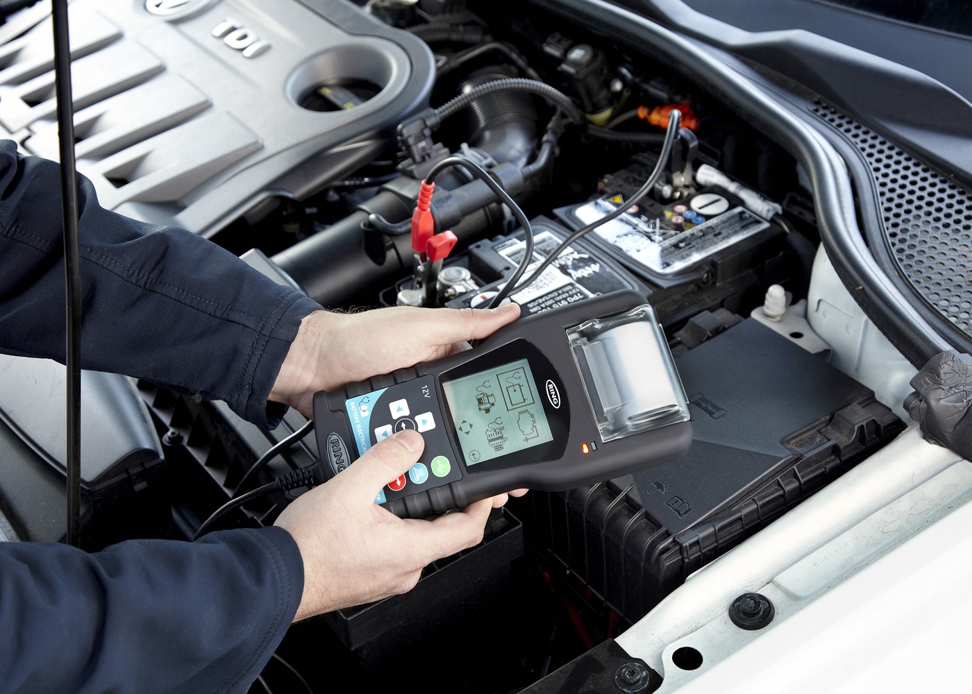 RBAG700 12V Graphical Battery Analyser with Printer being used by a technician